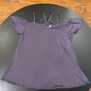 Mittoshop cold shoulder crisscross dusty purple top. Size: Medium.